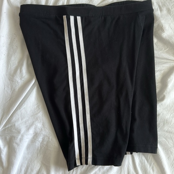 Adidas women’s biker shorts size medium - Picture 2 of 5